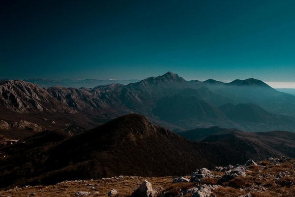 Quels sont les meilleurs itinéraires pour une randonnée à travers les paysages du Grand Teton, USA?